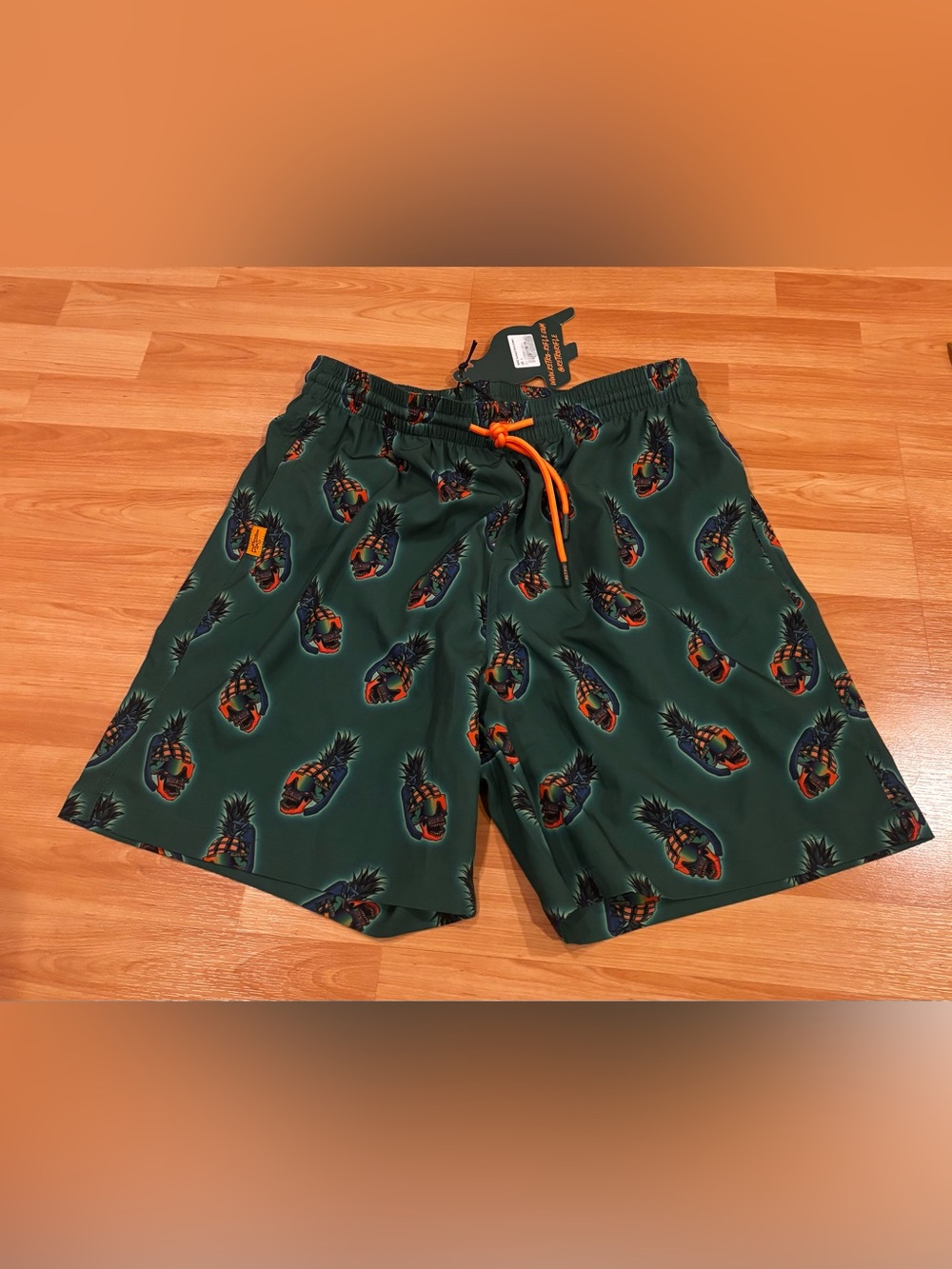 Retro Rifle Numbskull  Pineapple-Print Swim Trunks - Green